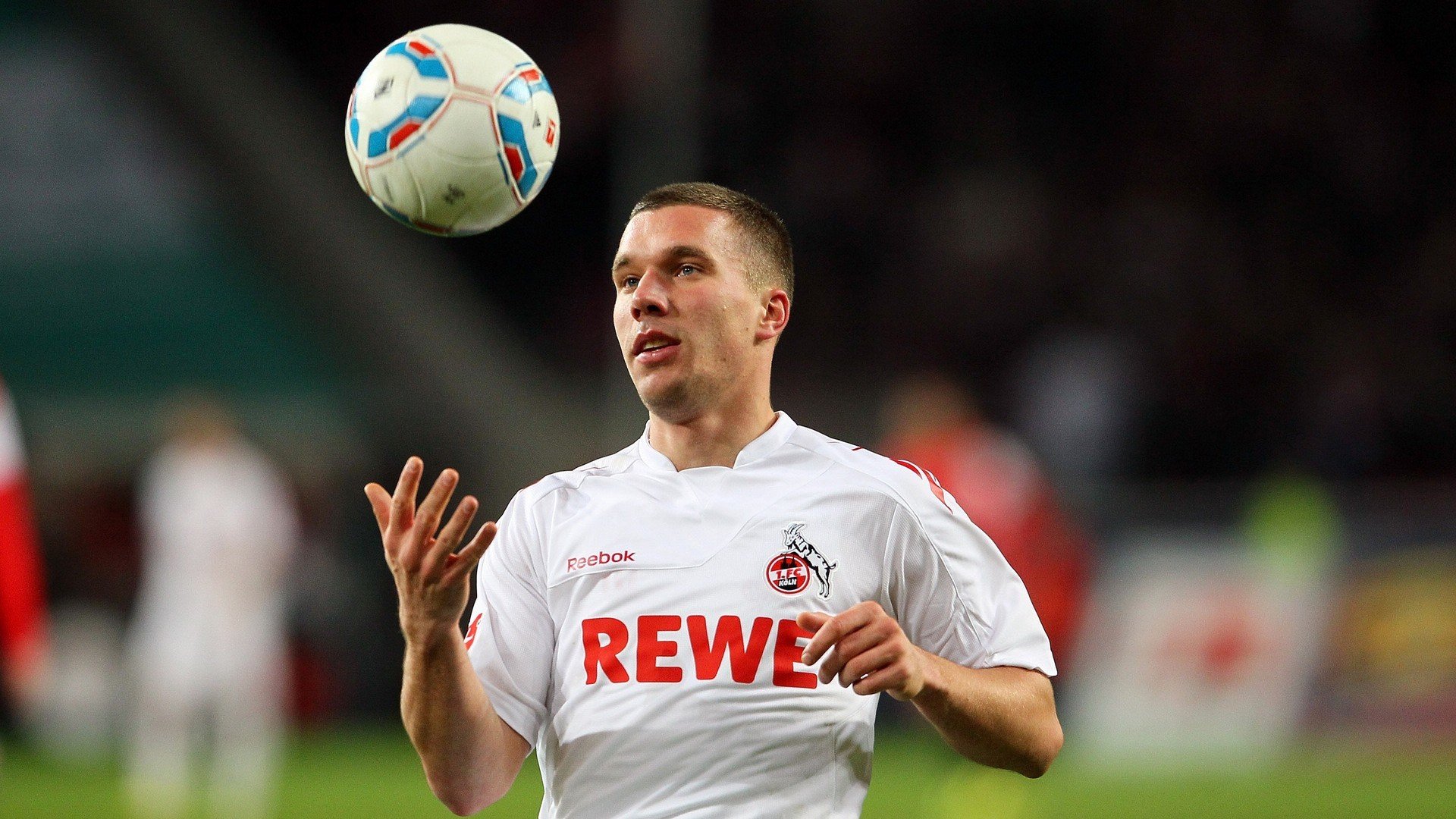 开云·体育官方网站入口-伦敦马拉松纯跑者打破历史纪录，现场气氛热烈，2020年伦敦马拉松全程视频