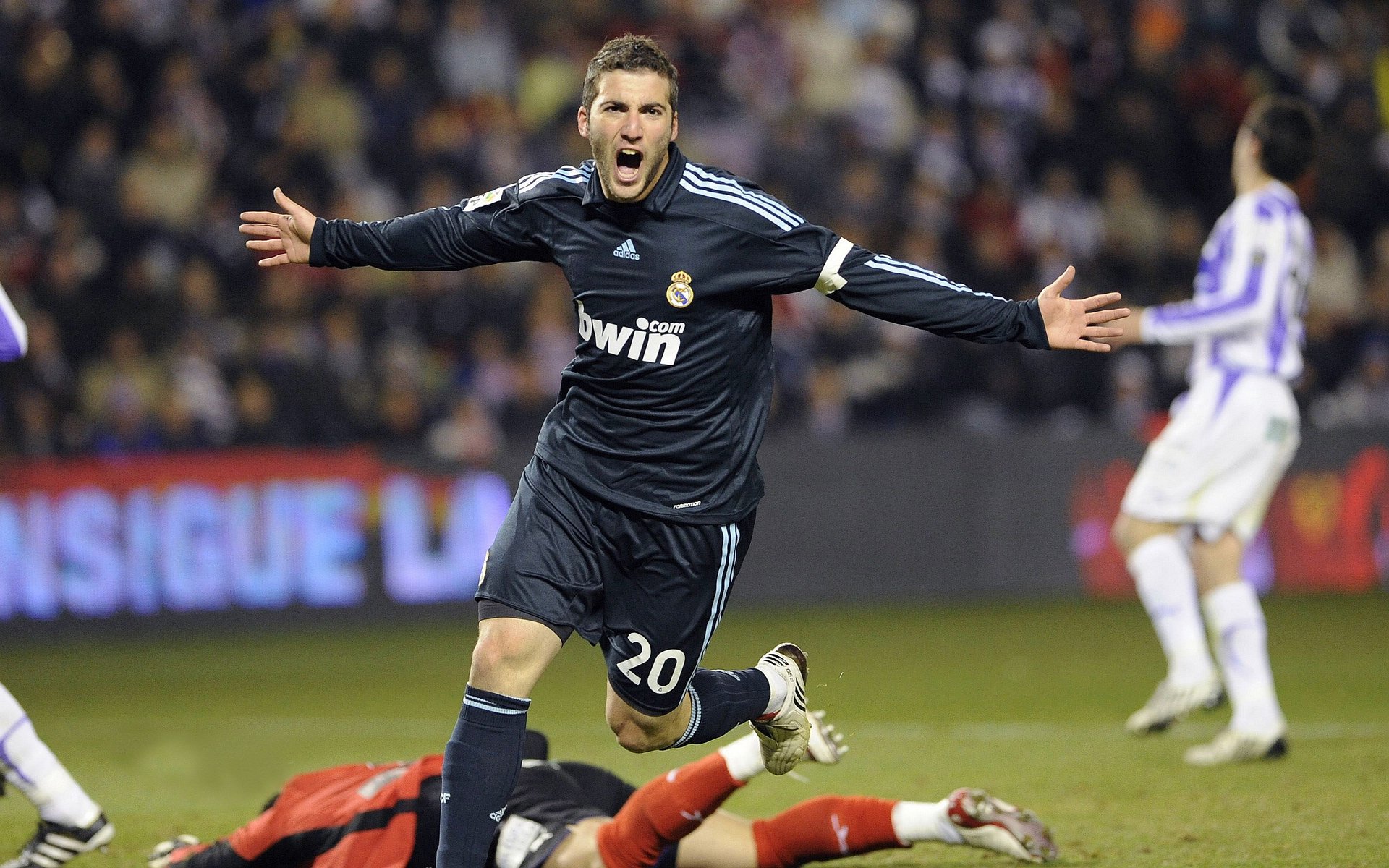 英超-哈兰德双响奥赖利破门 曼城3-1伯恩茅斯升至第二，哈兰德曼联转会费